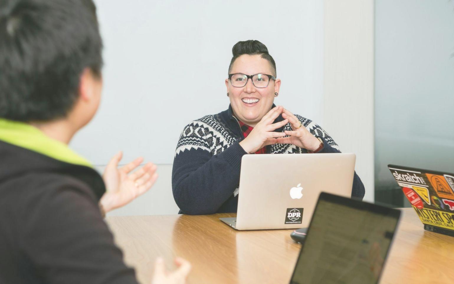 Professioneller Remote-Learning Arbeitsplatz mit optimaler technischer Ausstattung